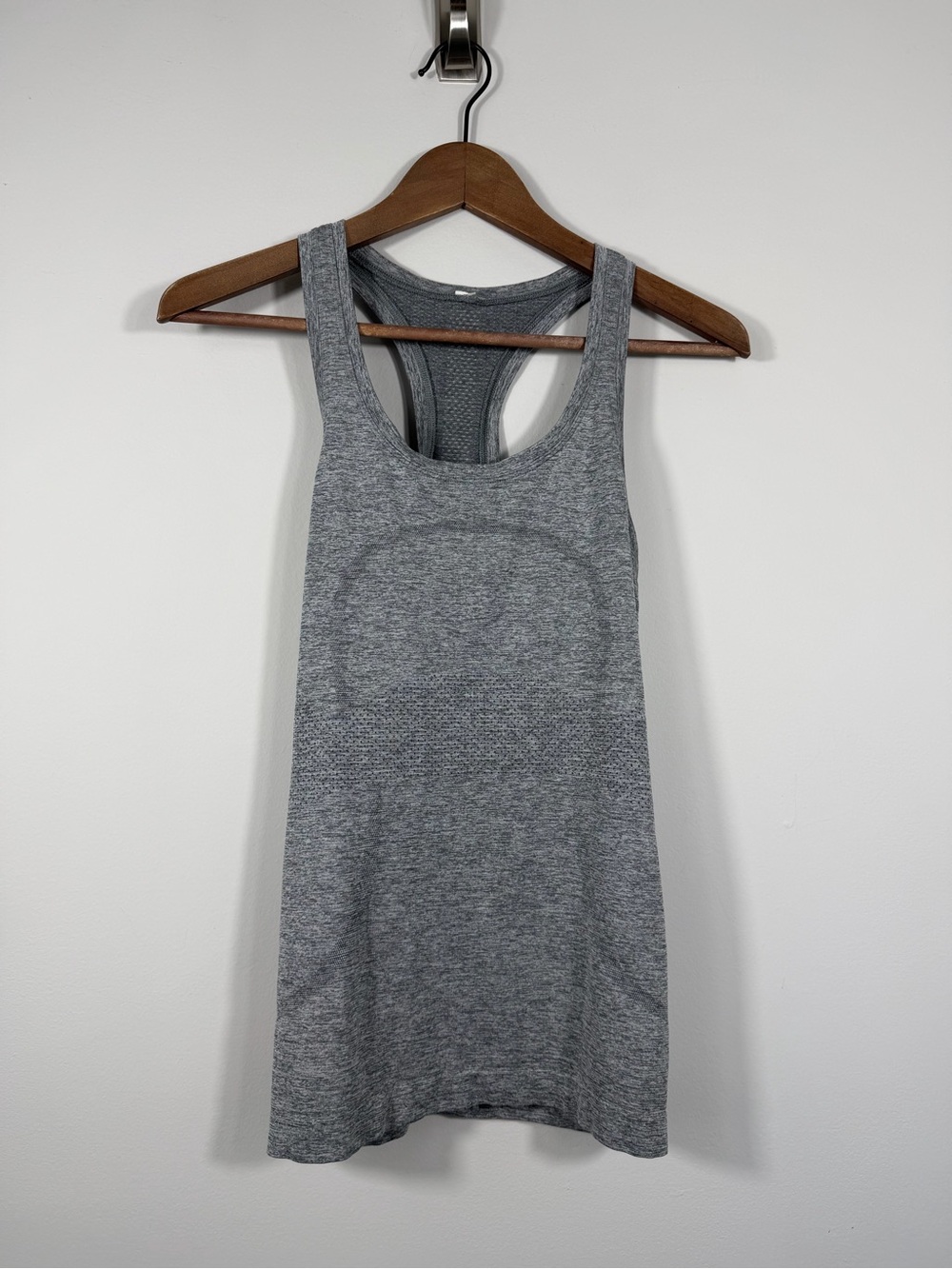 Lululemon Swiftly Tech Racerback Tank Gray Women’s Size 6 Running Yoga